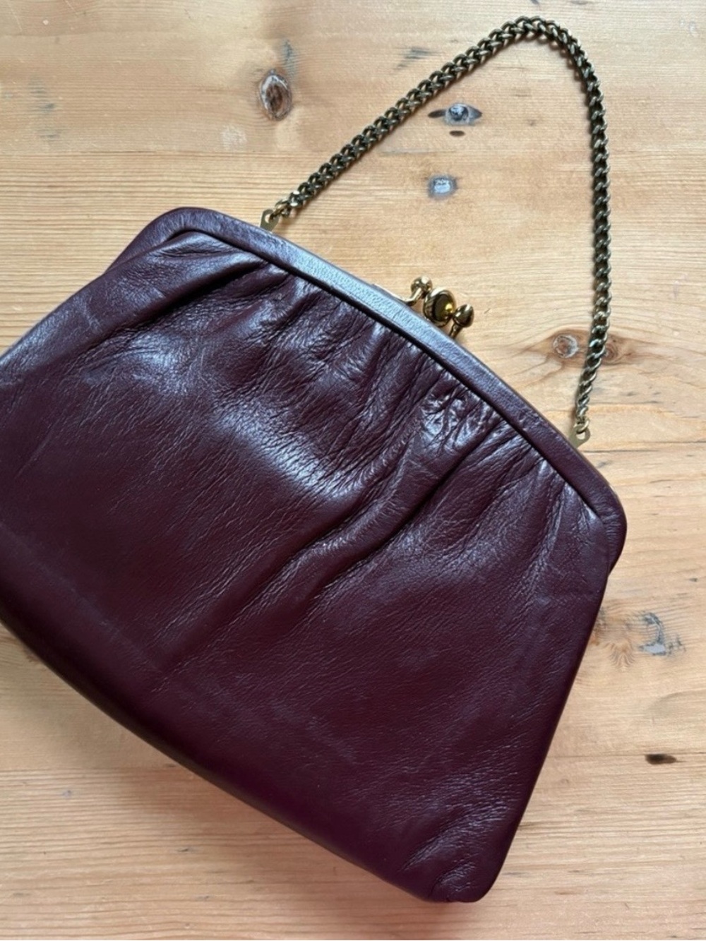 Vintage Ande burgundy leather clutch gold-tone kiss-lock thin metal chain strap